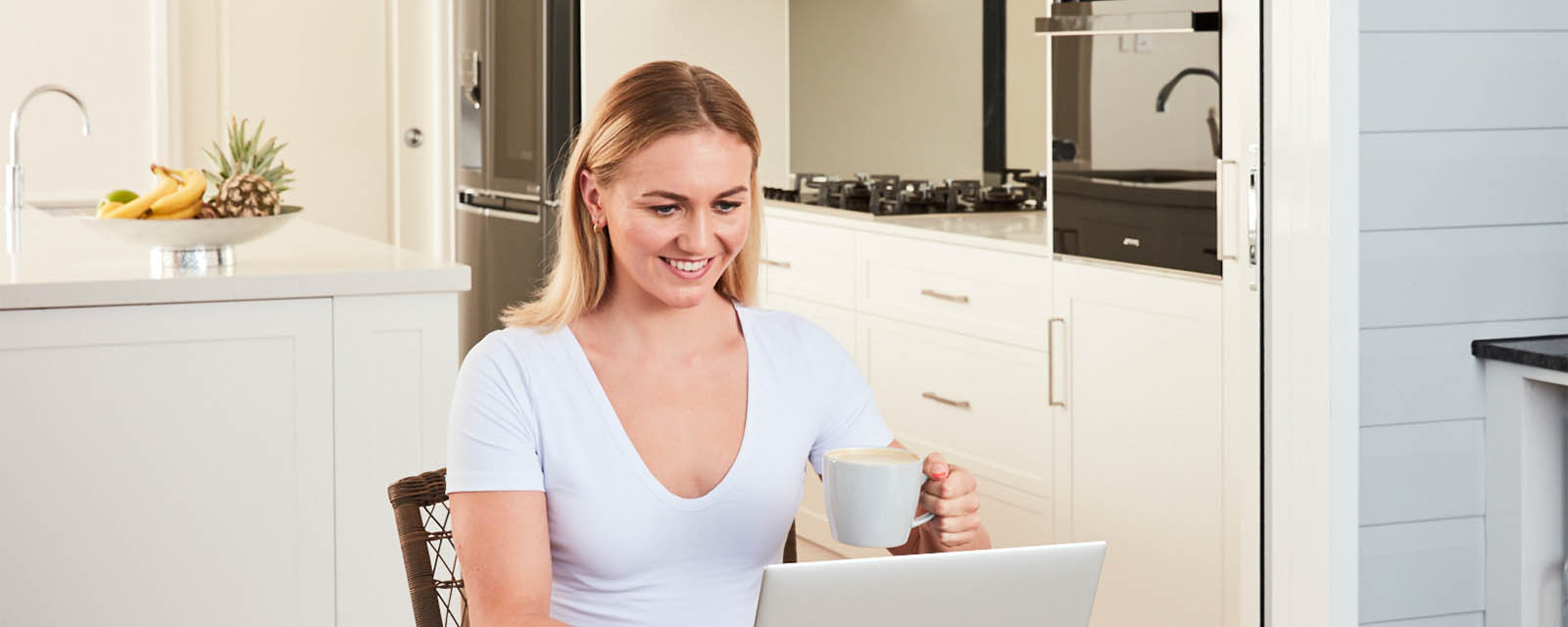 Ariarne Titmus with a cup of coffee in hand.