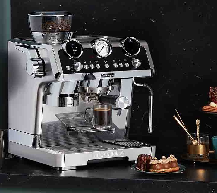 De'Longhi La Specialista Maestro on a kitchen benchtop.
