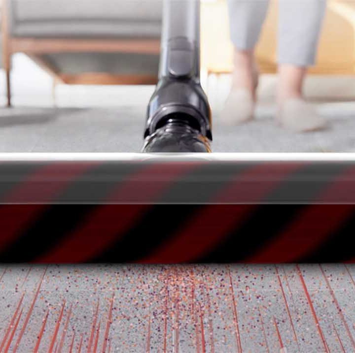 A demonstration of how the LG CordZero A9 Kompressor Ultra vacuums carpet.