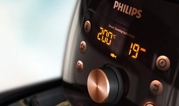 The Philips Smart Air Fryer XXL set at 200 degrees celcius.